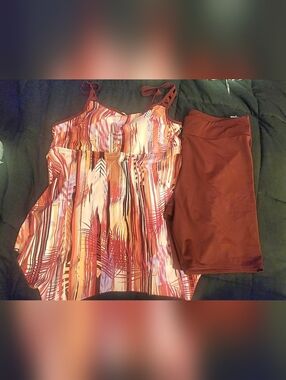 NWT - WOMEN'S 2pc BIKER SHORT STRIPED TANKINI (Size 16)